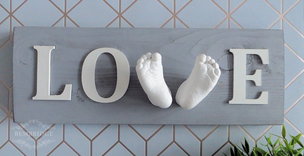 Love sign with cast baby feet